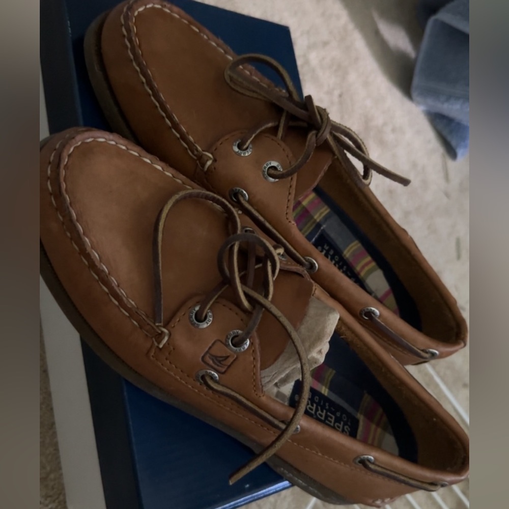 Sperry boat shoes size 8